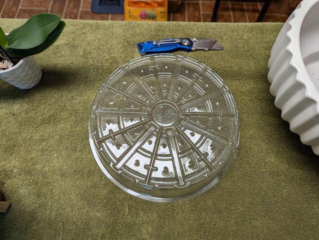 Clear plastic saucer and knife